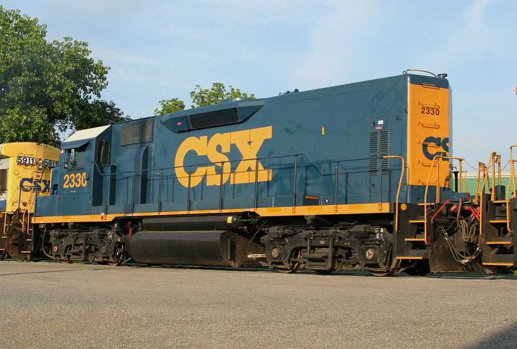 CSX 2330 on W014